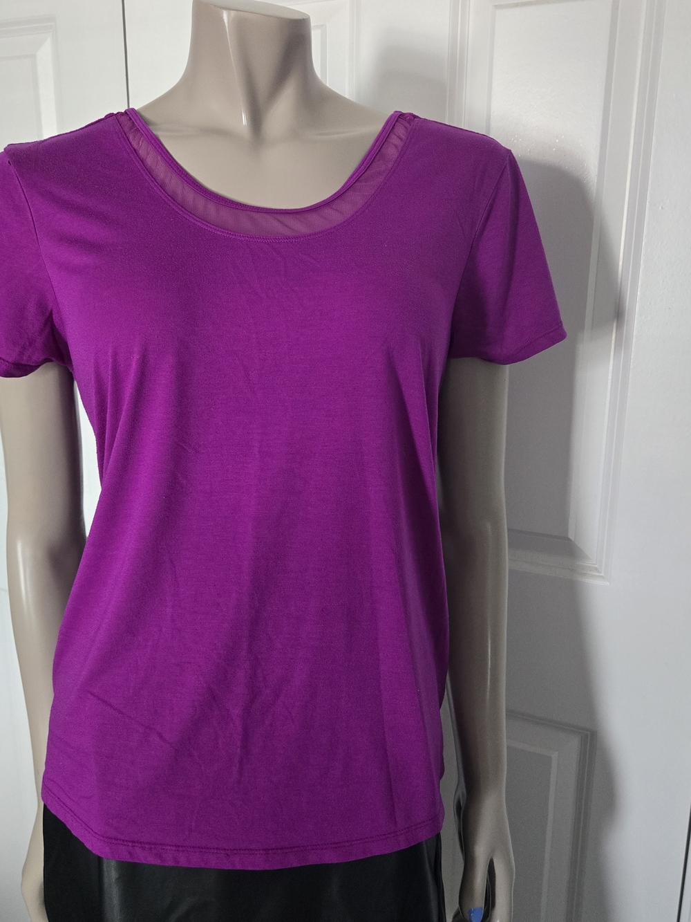 Short-Sleeve Scoop Neck Top in Fuchsia